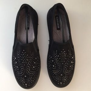 Fashionable Slip On Sneakers